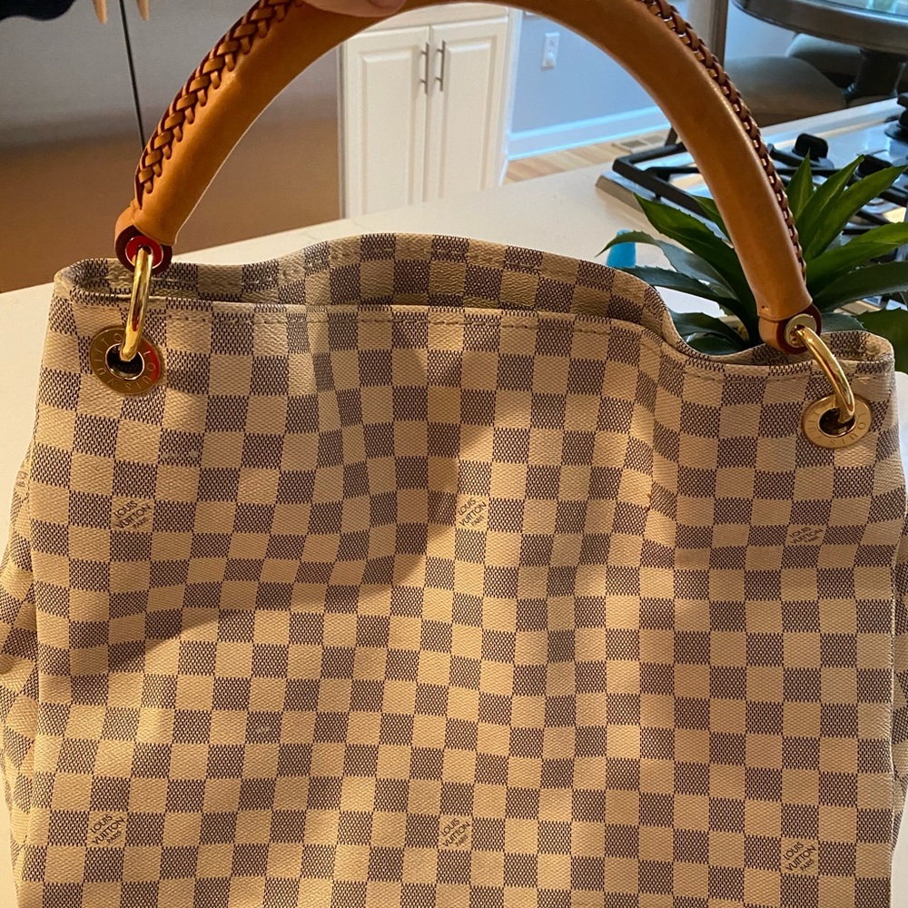 LOUIS VUITTON
Damier Azur Artsy MM